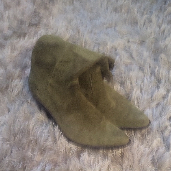 Gianni Bini Olive Ankle Boots - Picture 3 of 9